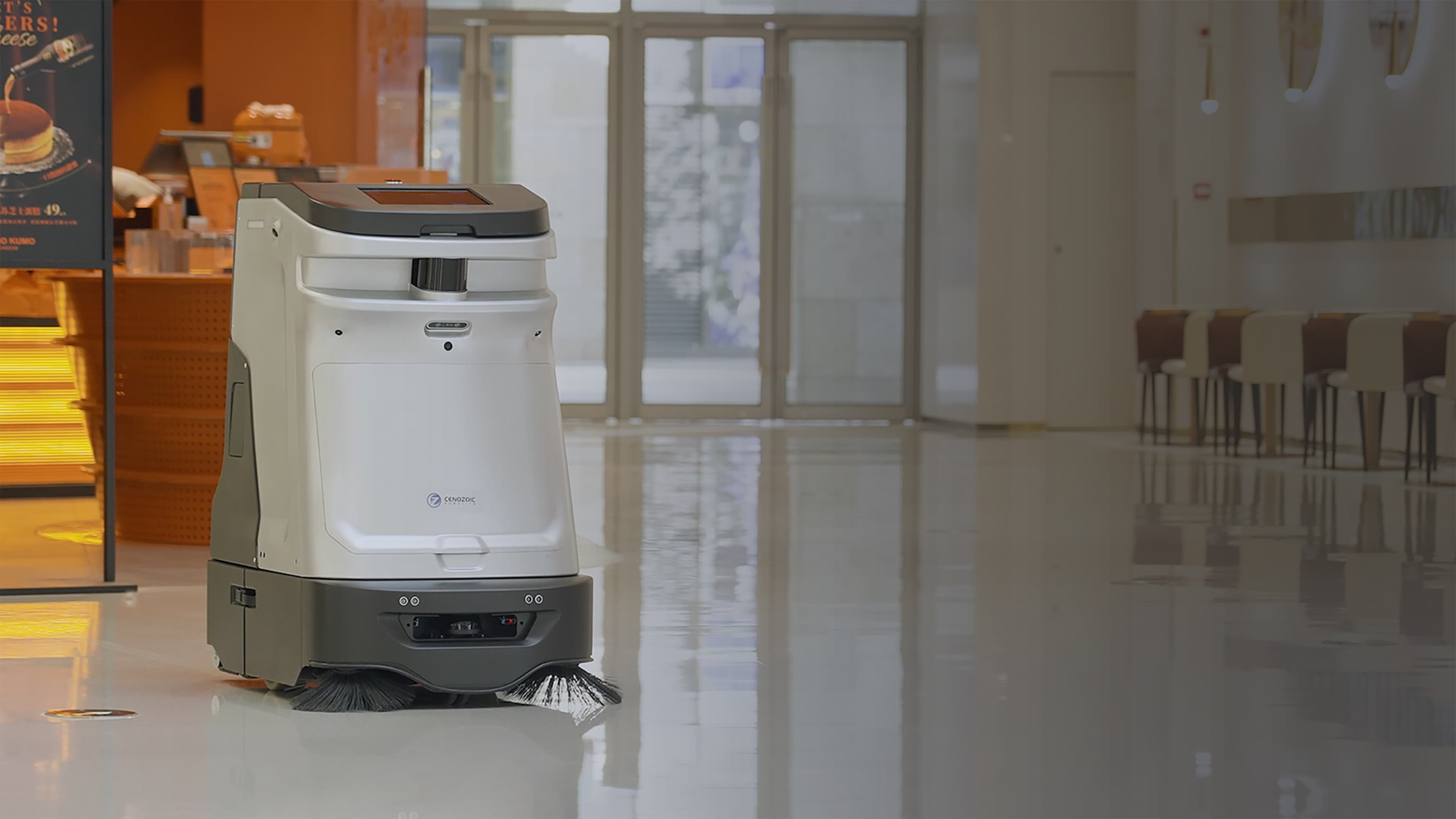 Robot pro suchý úklid ve velkém veřejném prostoru