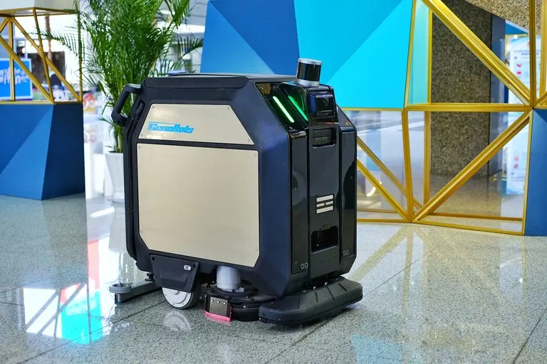 Úklidový robot v maloobchodním provozu