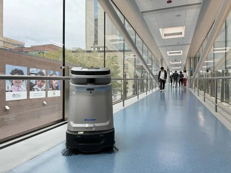 Robot pro suchý úklid ve vstupní hale